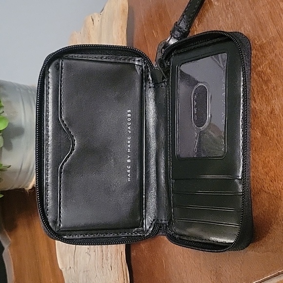 Marc Jacobs DREAMY Logo Black Wristlet - Picture 4 of 13